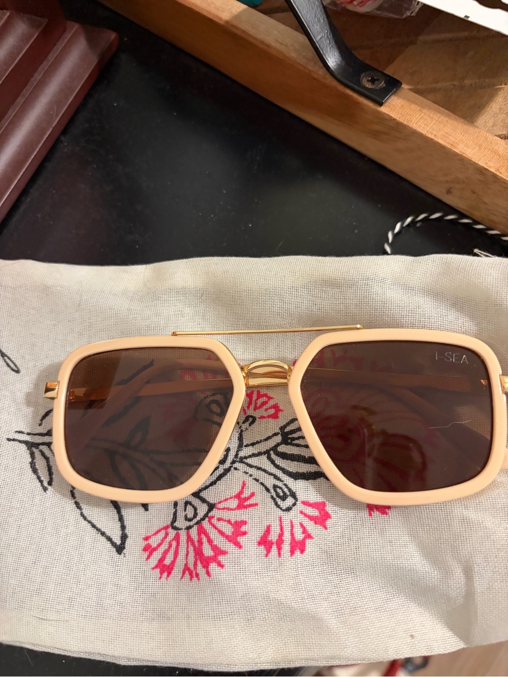 I-Sea Polarized Women's Beige Frame Brown Lens Sunglasses w/ gold hardware